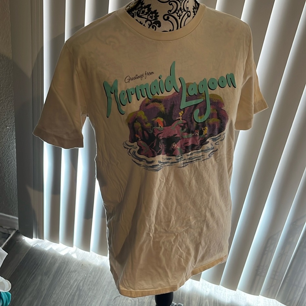 “Greetings From The Mermaid Lagoon” Lost Bros Graphic Tee Women’s Medium 🧜‍♀️